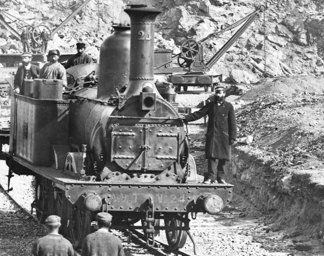 AVT, locomotora nº 24 trabajando en la estación de Tarragona, el 18.02.1872, foto Julio Ainaud, Fondo IPCE