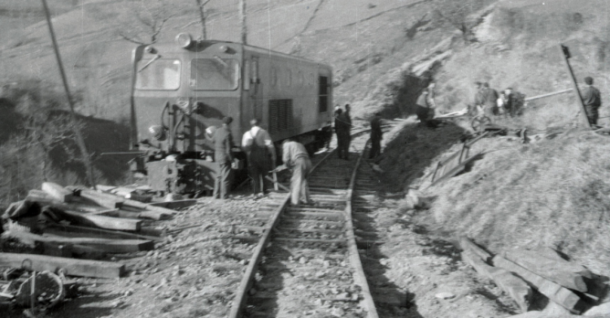 Accidente de la locomotora Creusot 1152 , linea de Amorebieta á Bermeo (7), foto Galeria Mendoza