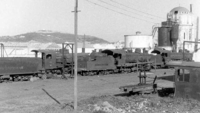 Acopio de material en la estacion de Ceuta, una vez calusurada la explotación, fondo APG