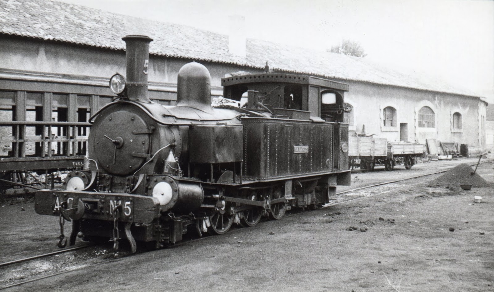 Alcoy Gandia , locomotora nº 5 , foto Xavier Santamaría