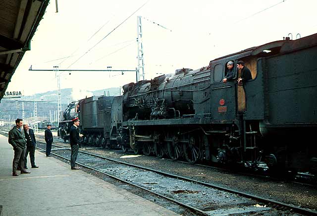 +++Alsasua, Renfe 241F-2232, abril 1971, foto Graham Stacey