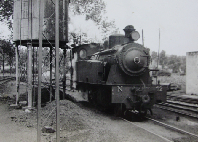 Amorebieta a Bermeo, locomotora nº 12, c. 1960, fondo X. Aranguren
