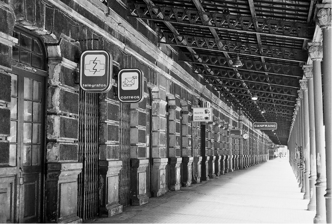 Anden principal de la estación de Canfranc, foto Manel Escalada