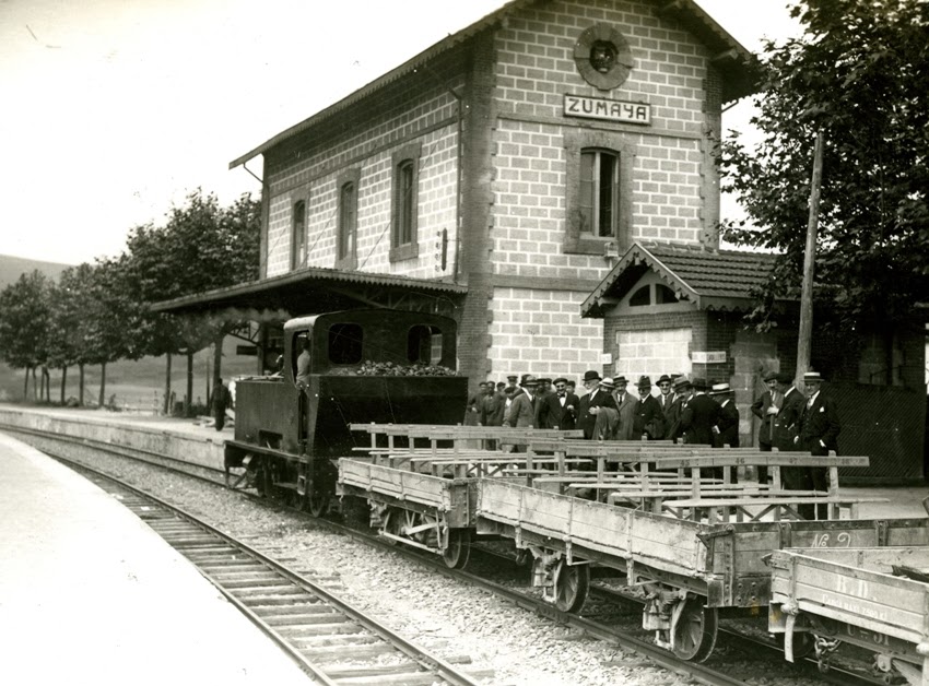 Autoridaddes visitando la linea del Urola, Zumaya , año 1924. Fondo Esuskotren MVF