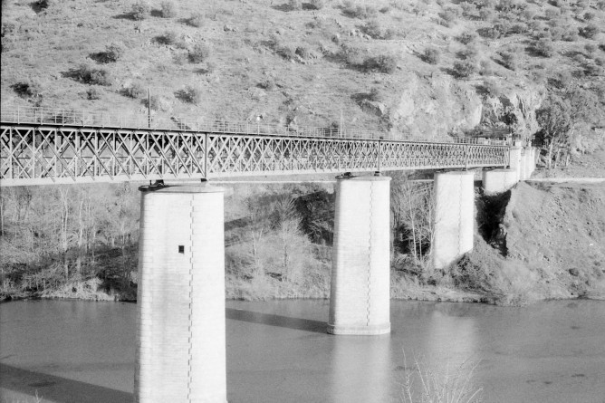 Barca D´Alva puente internacional sobre el Agueda, foto Martin Dietrich