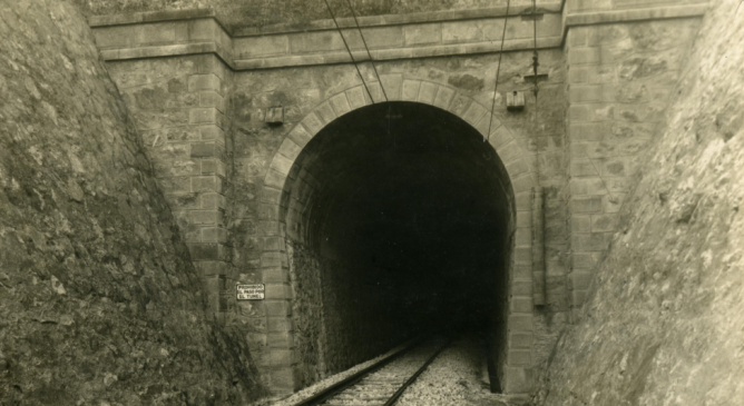 Boca Sur del Túnel de Arguijas, octubre de 1931,