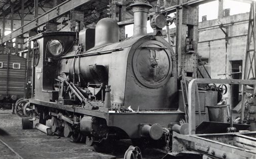 Buitron a San Juan del Puerto.Locomotora nº 11 en los talleres de Valverde del Camino, foto Frank Jones