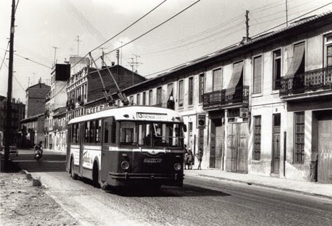 CTFV , trolebus linea 13, en la calle Pedro Aleixandre, fotografia Christian Buisson