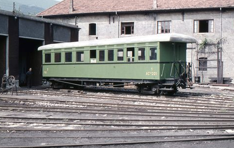 Coche de viajeros adquirido al Ferrocarril del Tajuña, foto Xavier Santamaria