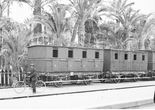 Coches del tren C-534 de Alicante á Murcia foto Otto Wurdesleich, fondo A.H.