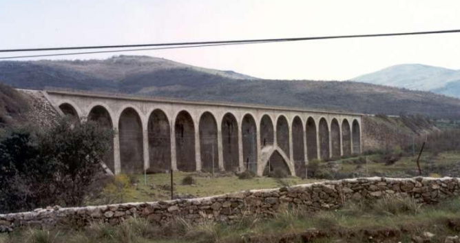 Directo de Madrid a Burgos, puente sobre el Lozoya, foto Pablo Gadea Garzón