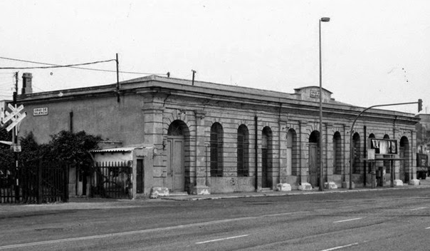 Edificio de la estación del Grao de Valencia- Linea del AVT