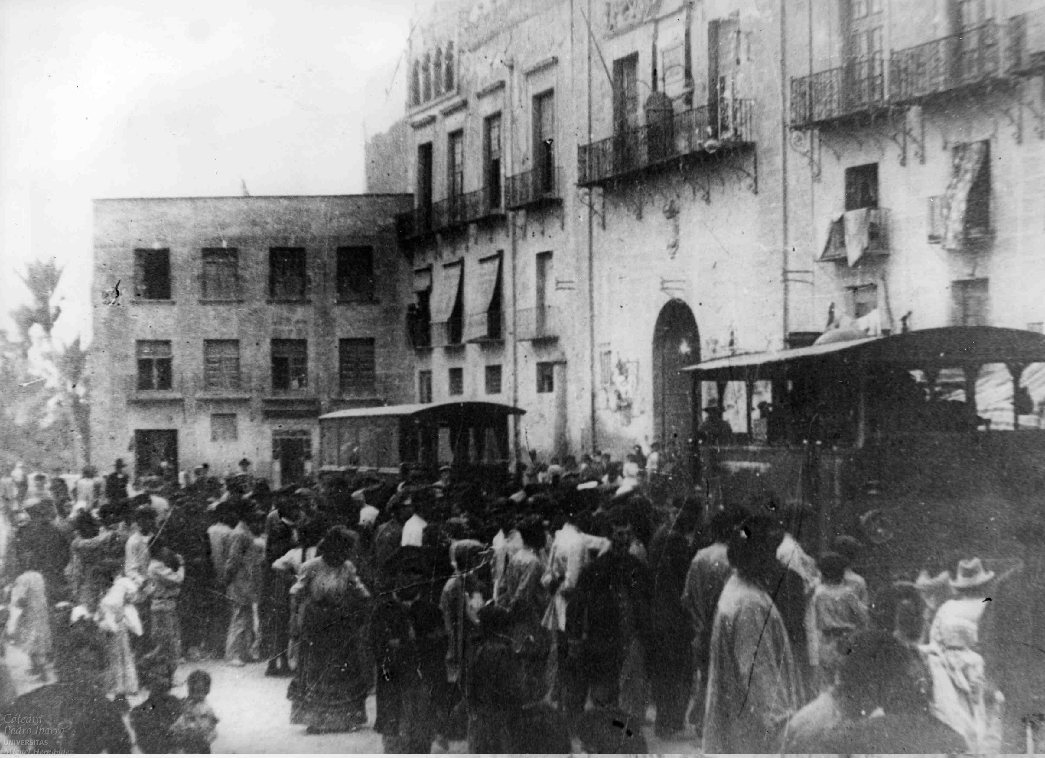 Elche, tranvia Alicante a Elche y Crevillente, plaza mayor,año 1905 UMH