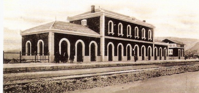 Estacion de Alcoy. Edificio de Viajeros- Foto C. Laporta- fondo Biblioteca Valenciana