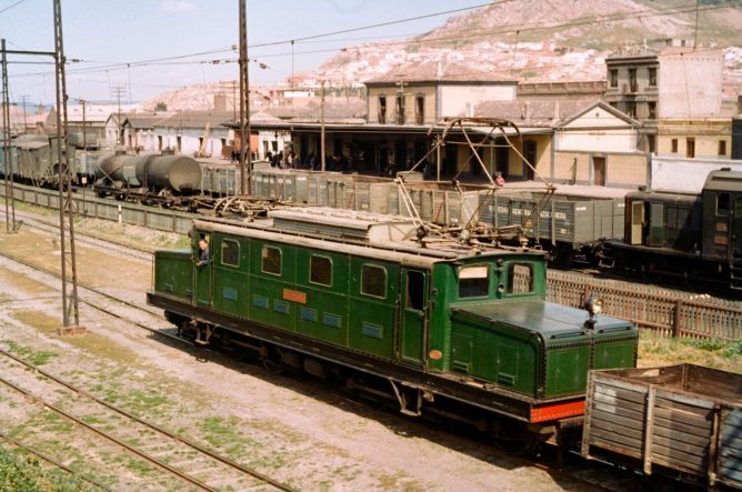 Estacion de Conquista, locomotora , foto Jeremy Wiseman