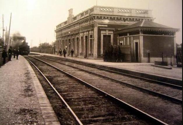 Estacion de Cornellá de Llobregat , Linea de Barcelona a Martorell y Tarragona. fotografo desconocido