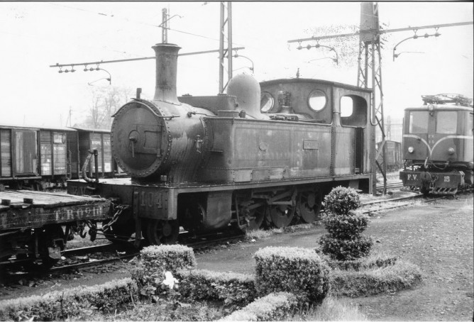 Estacion de Durango, Locomotora Aurrera, foto Reimar Holringen , fondo MVF