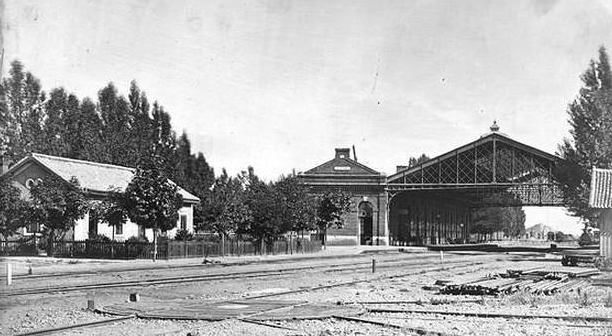 Estacion de León, foto J. Laurent, fototeca del Instituto del Patrimonio Cultural de España