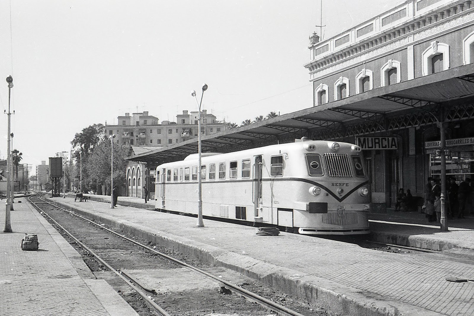 Estacion de Murcia, automotor Ganz , foto Trevor Rowe , fondo MVF Euskotren