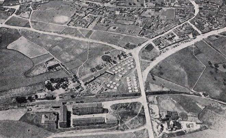 Estación de Navalcarnero, con campamento militar junto a la estacion, año 1924, fondo Ingenieria y Construccion