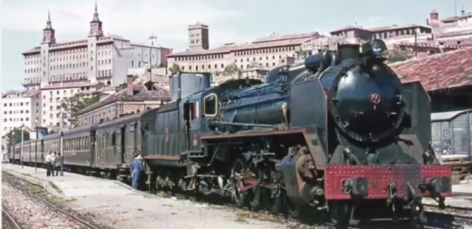 Estacion de Teruel el 29.08.1965, locomotora 141f-2218, con el tren de Zaragoza a Valencia, foto Ian Turbull