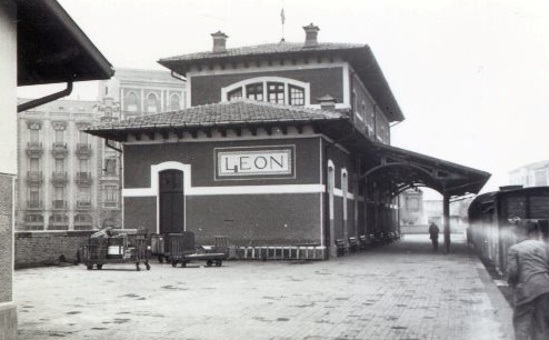 Estacion en León del Ferrocarril de la Robla, foto Juan Bautista Cabrera