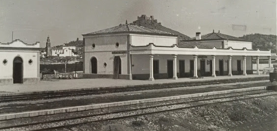 Estación de Burguillos del Carro c. 1930 ,fotógrafo desconocido - copia