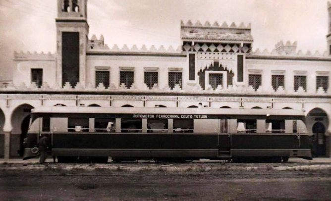 Fc Ceuta a Tetuan , automotor en Ceuta, imagen archivo del Faro de Ceuta