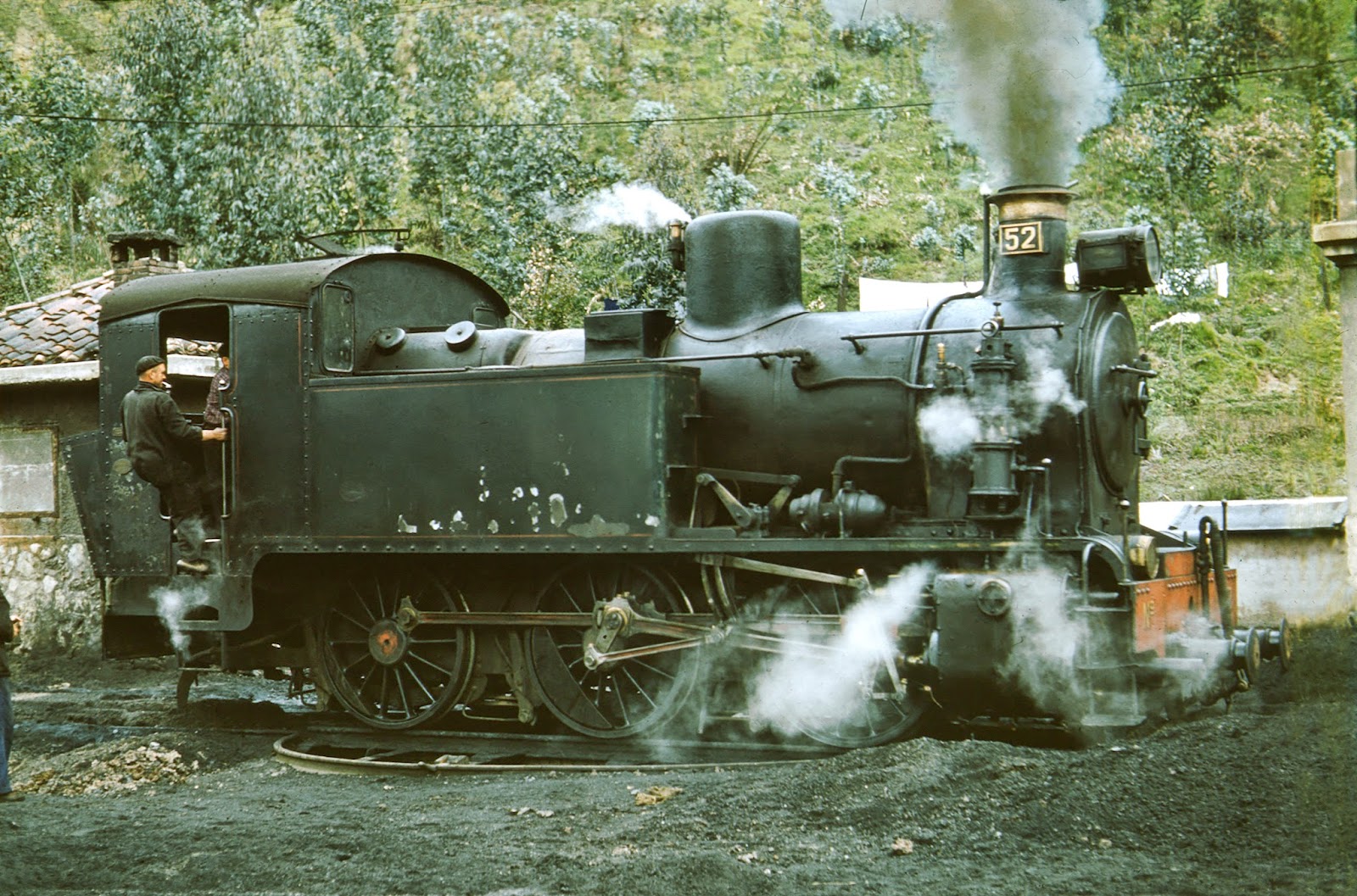 Fc de Langreo , Locomotora nº 52, foto Lawrence G. Marshall, fondo MVF