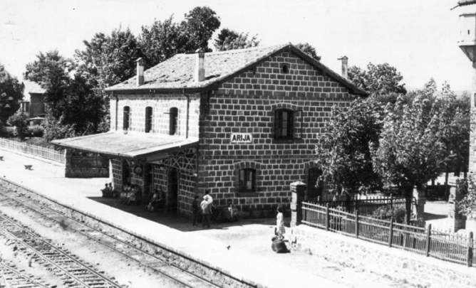 Feerocarril de la Robla, estacion de Arija. Archivo municipal