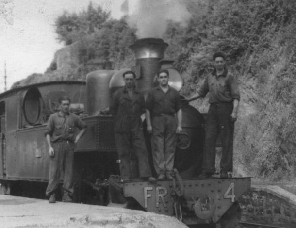 Ferrocarril de La Robla, locomotora nº 4 con personal de servicio, autor desconocido