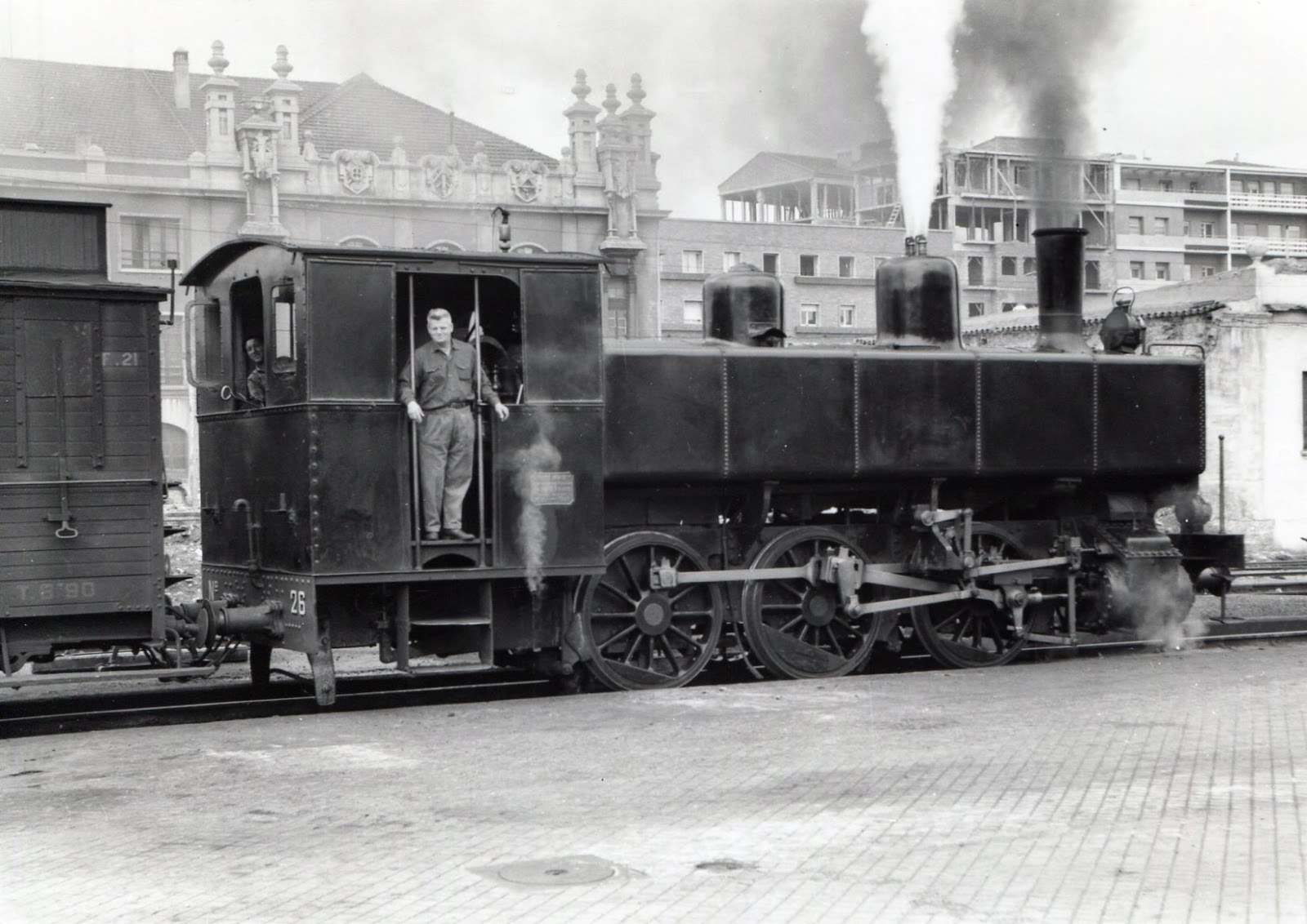 Ferrocarril de Langreo Locomotora nº 26 , foto Lawrence G. Marshall, fondo MVF