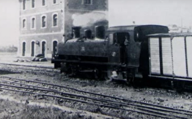 Ferrocarril de Prejano, llegada de un tren , foto Bella, archivo Enrique Díez