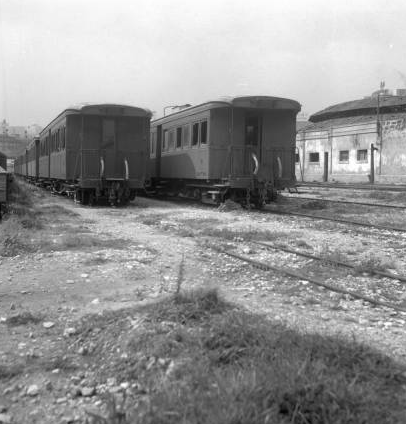 Ferrocarriles de Mallorca, estacion de Palma, coches apartados, Archivo Cuyás, Fondo ICC