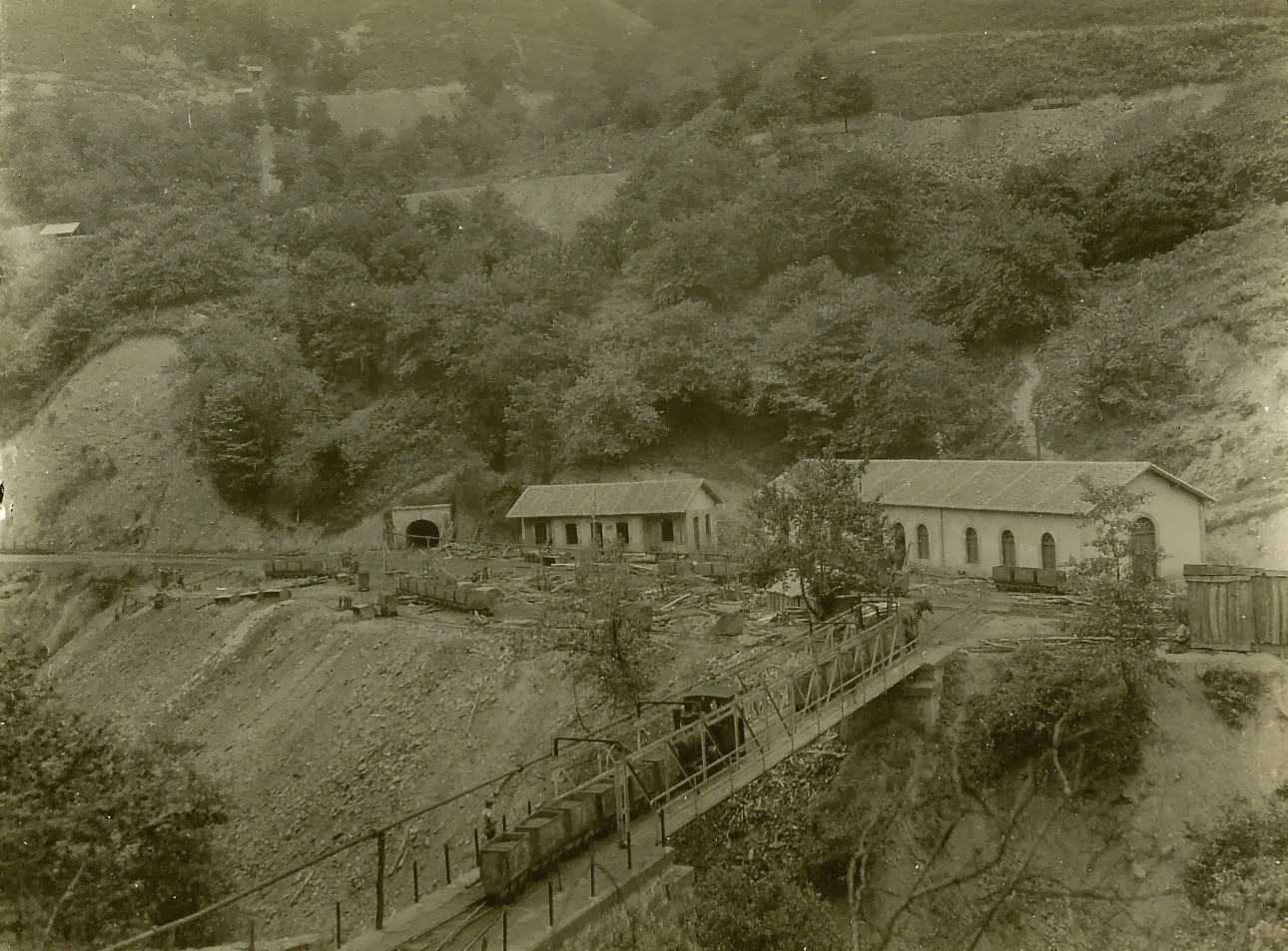 Hulleras+de+Riosa+Grupo-Canales,+año+1918., FOTO jOSE lUIS cABO sARIEGO