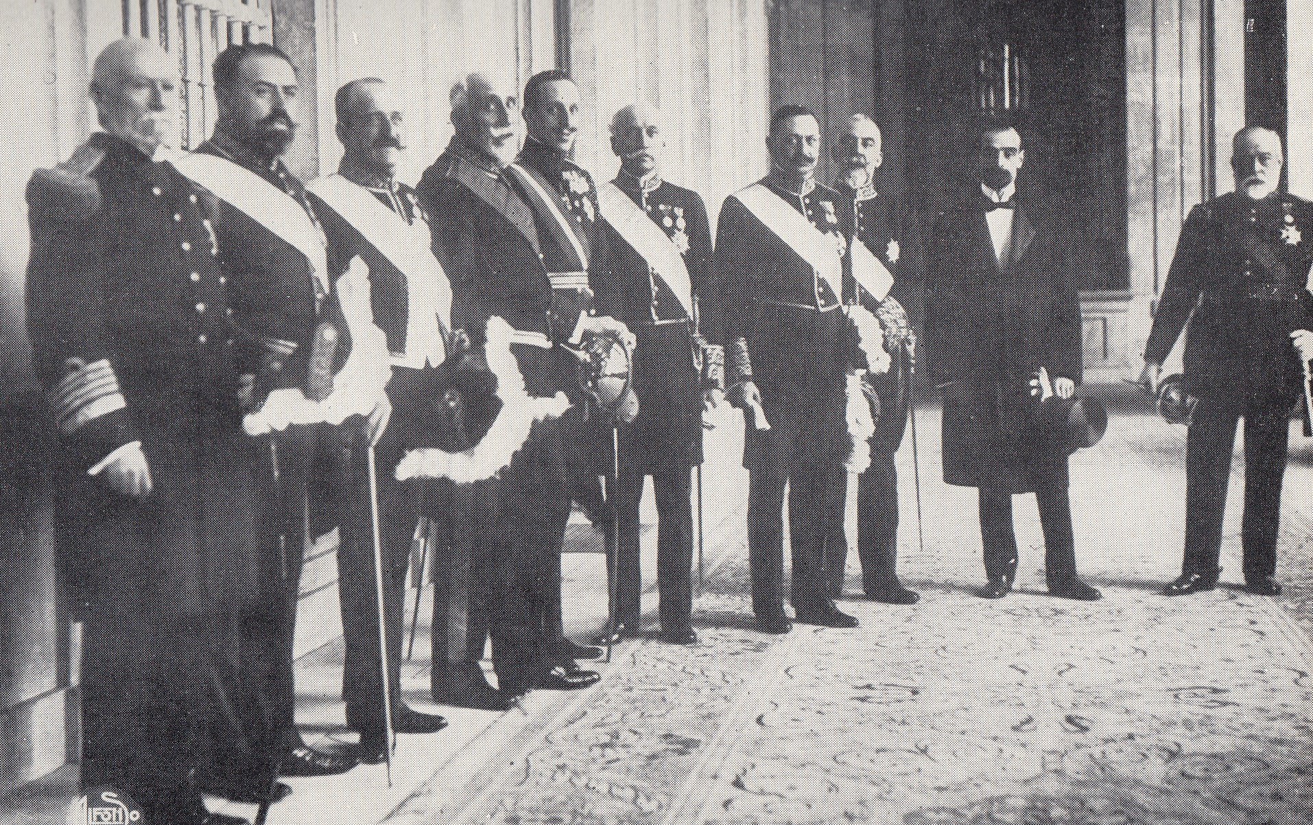 año 1918 El gobiern de Ant0nio Maura con el Rey. Mundo gráfico