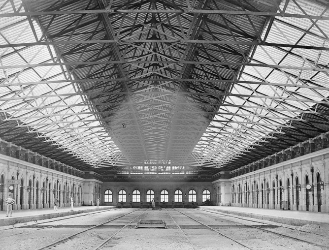 interior-de-la-estacion-en-bilbao-del-fedrrocarril-de-tudela-a-bilbao-foto-laurent