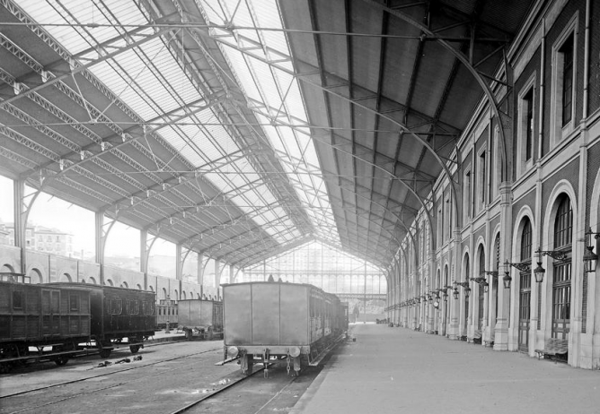 Interior de la estación de Principe Pio, foto J. Lauren , archivo Ruiz Vernacci, fondo Fototeca del P.H.