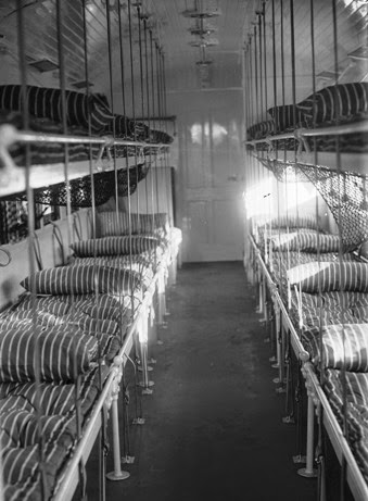 Interior del coche ambulancia del Ferrocarril de Ceuta a Tetuan, fondoi Archivo Historico de Zaragoza