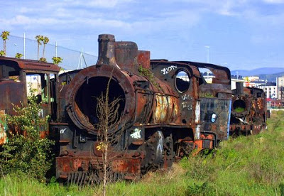  Ponferrada. locomotoras abandonadas en la placa