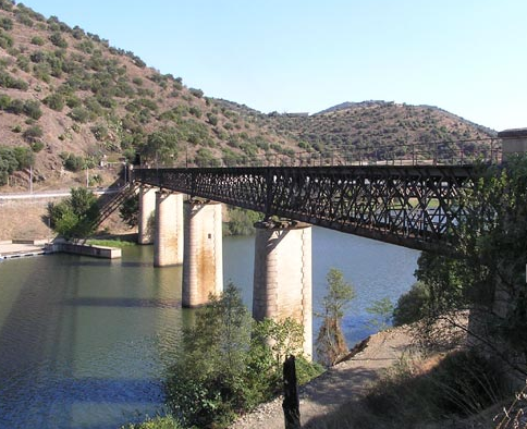 la-fregeneada-a-barca-dalba-puente-internacional-foto-jose-luis-rebollo-frutos