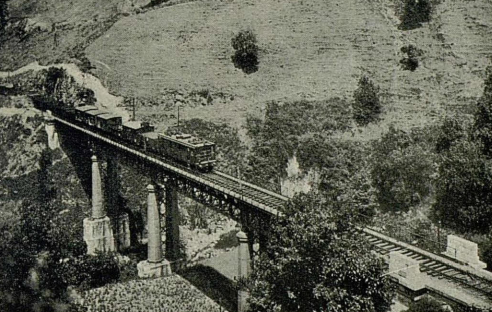 Linea de León a Gijón , mercancias circulando por un puente , cerca de Fierros, año 1930, Archivo Guia Norte