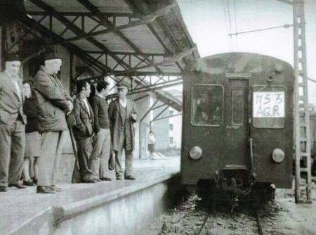 Linea de Luxana a Munguía , clausura el 11.03.1975 del tramo Sondika á Munguía , foto Eduardo Gonzalez Iturritxa