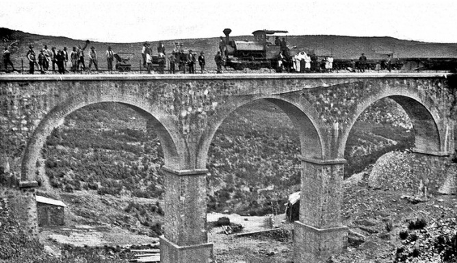 locomotora-la-laja-en-el-puente-del-charco-del-lobo