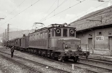 Locomotora Norte 7100 en Ripoll , foto Trevor Rowe, fondo MVF