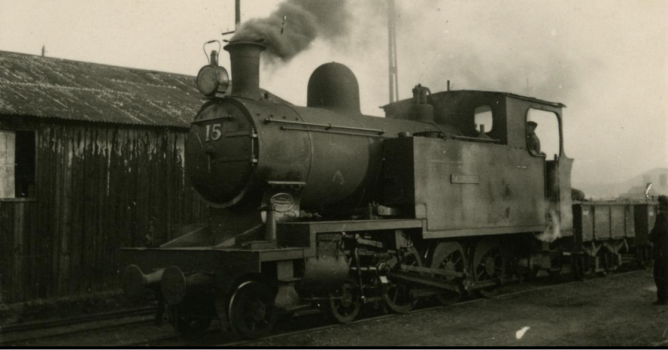 Locomotora nº 15 construida en 1908 por A. Barkay, en Valverde del Camino, foto Marta