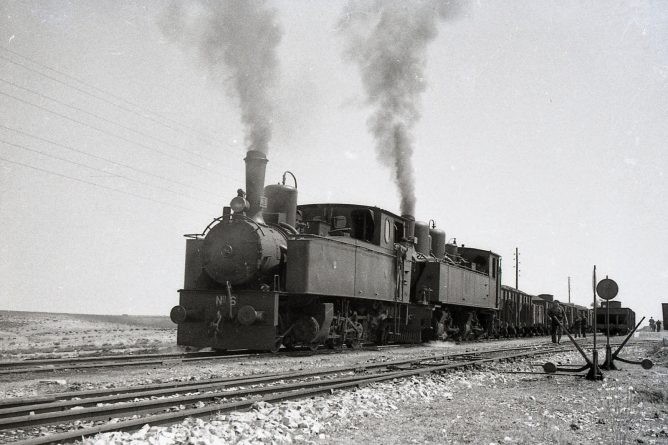 MFU, doble traccion con las locomotoras nº 6 y nº 204v, foto Trevor Rowe, fondo MVF