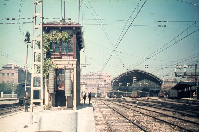 Madrid Atocha , 6 sept 1965, fotografo John Batts