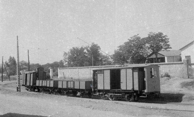 Mercancias junto a cocheras de Linares, foto M. Salinas