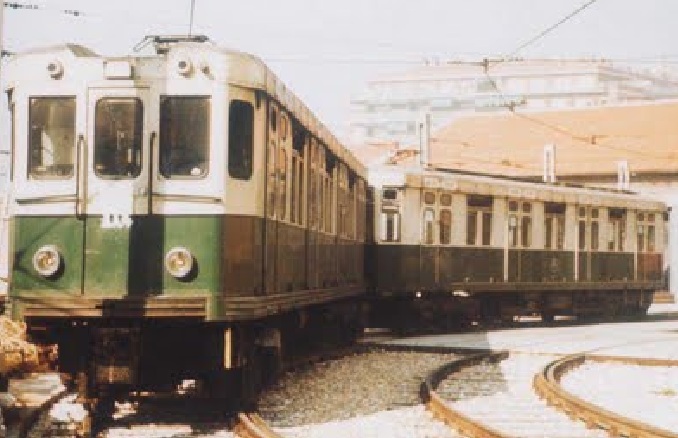 Metro de Madrid , serie 1000, con los colores originales, fondo Cesar Mohedas